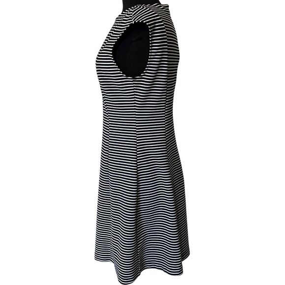 Women's GAP Brand Fit & Flare Dress Knee Length Black White Striped Size 12 - Picture 16 of 16